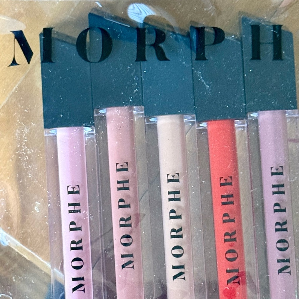 5 NEW Morphe glosses/mattes  in zippered Morphe bag!